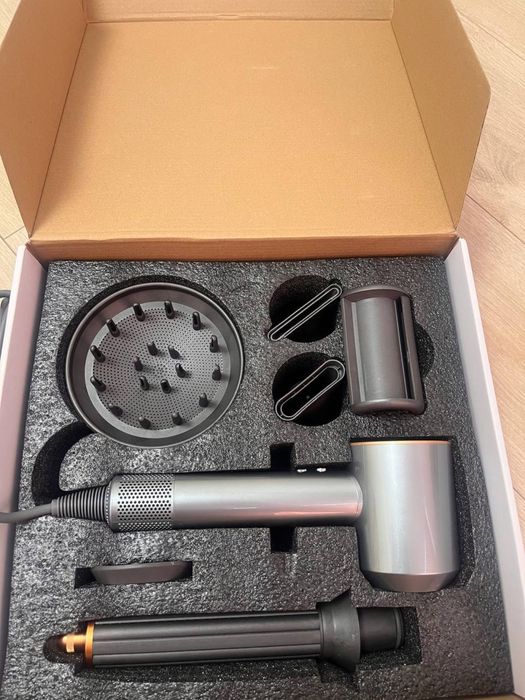 Фен новий з насадками , в ідеальному стані , не користувалась