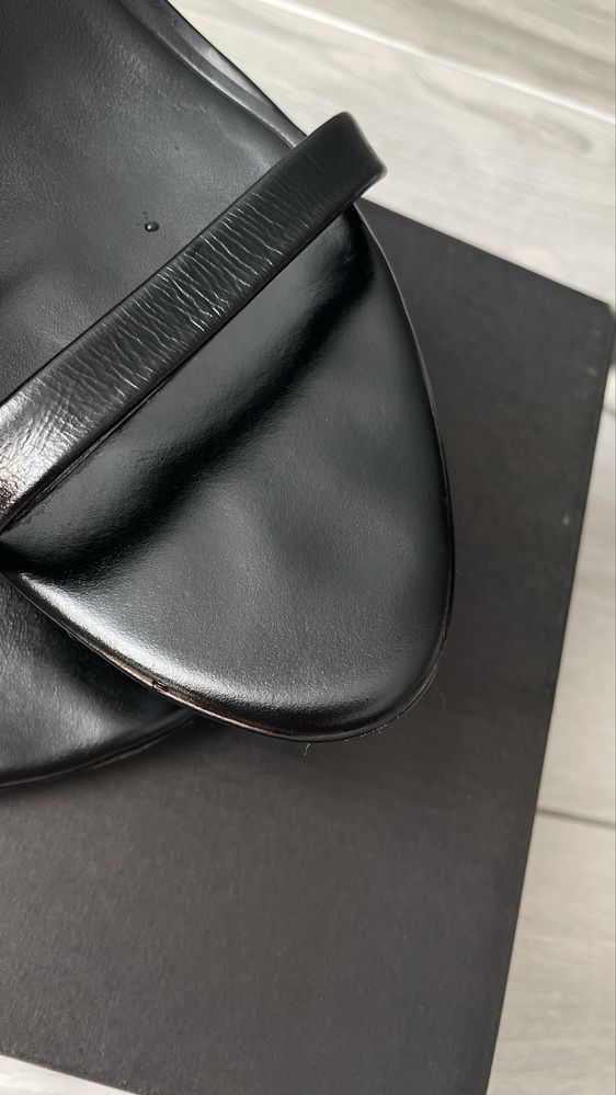 Сандалі massimodutti