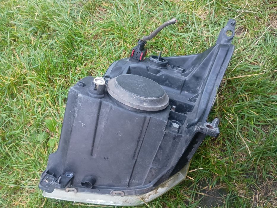 Citroen C2 lampa przednia prawa AL