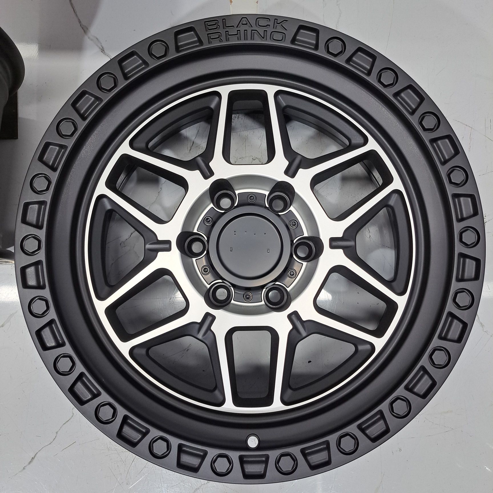 Jantes 18" LOOK Black Rhino off road 4x4 6x139,7