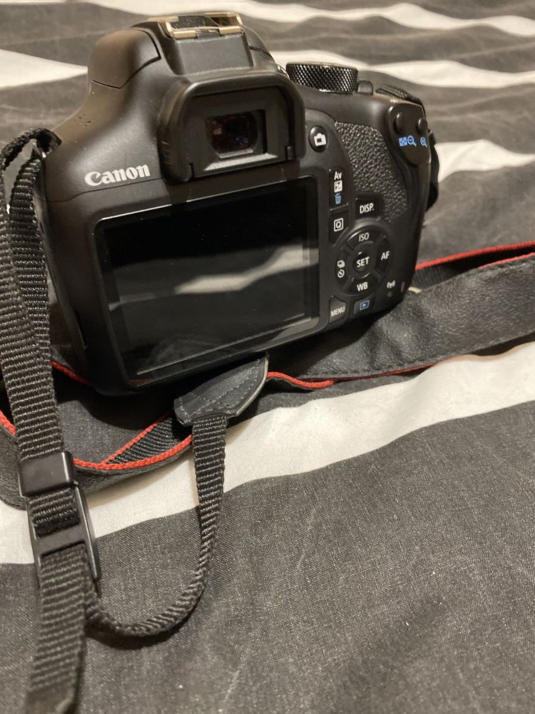 Продаю Canon eos 1300d