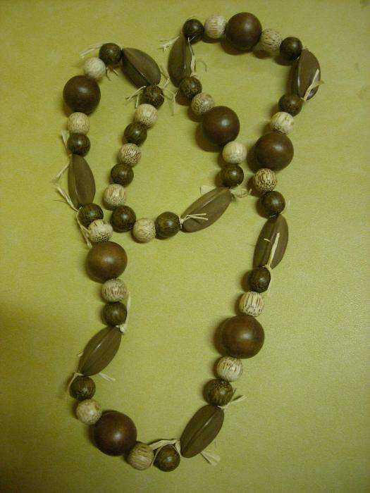 Piękne drewniane korale w stylu etno