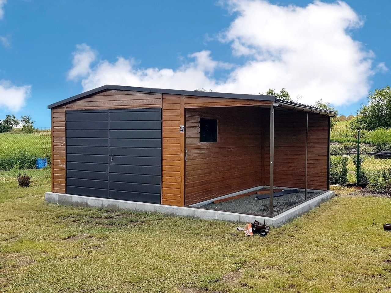 Blaszany garaż 4x4m + wiatka 2×4- złoty dąb/czarny mat
