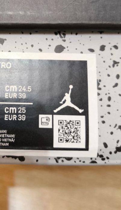 Jordan 4 Retro Frozen Moments