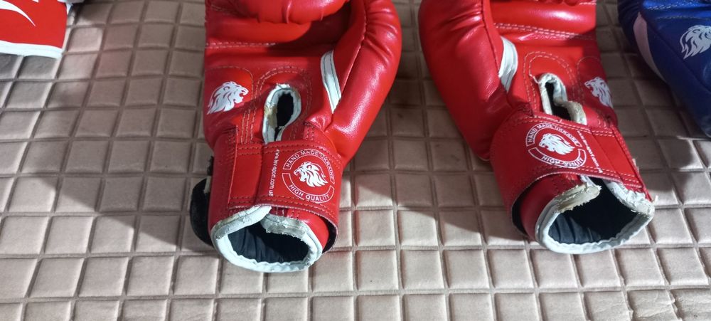 Набір захисного спорядж. для єдиноборств: шоломи/рукавиці/захист  ніг