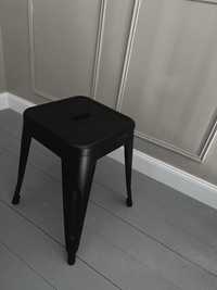 Czarny metalowy stołek Paris