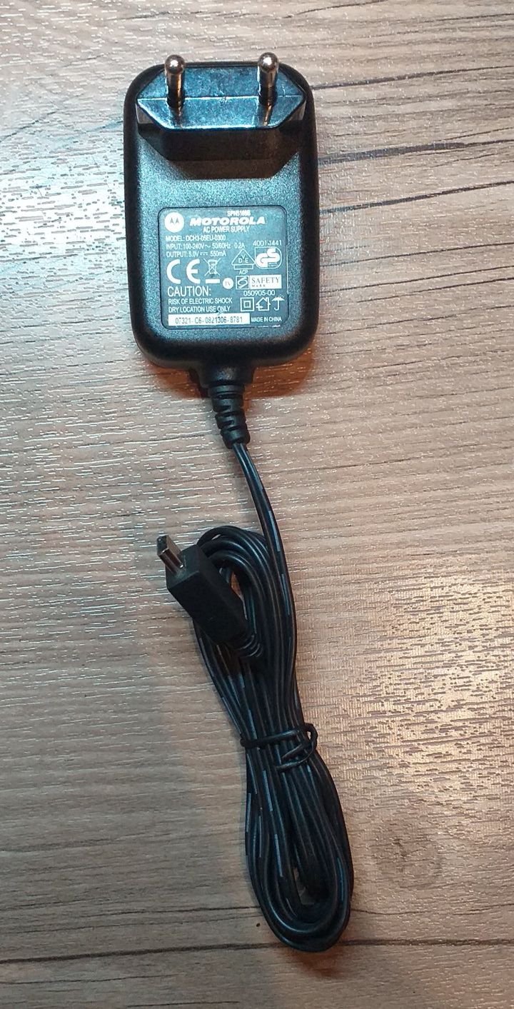 Zestaw ładowarek starego typu