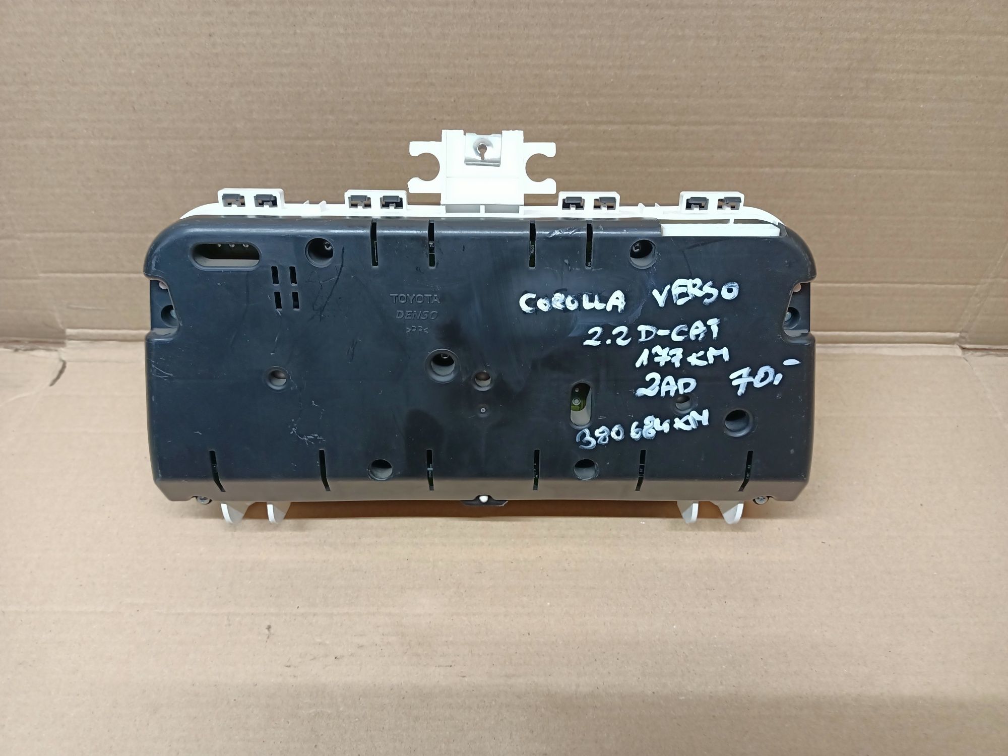Licznik zegary 2.2 D-CAT 177KM Toyota Corolla Verso II