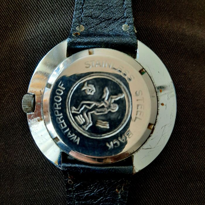 2 relógios: Hormise de mergulho e Lancia automático plaquet ouro