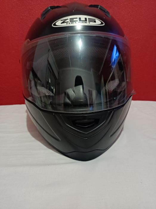 Capacete  usado com pequenas marca de uso