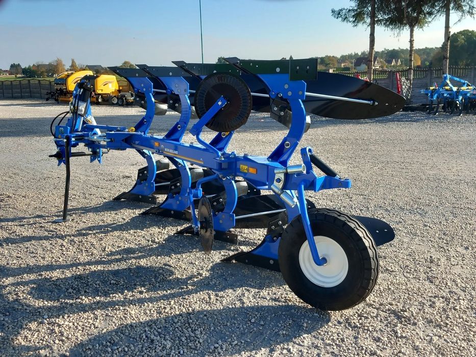 New Holland PLS4  Pług obracalny 4-skibowy New Holland PLS4 OVERUM
