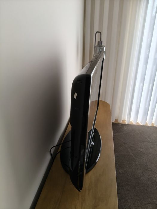 TV Samsung de 43 polegadas e comando como novos