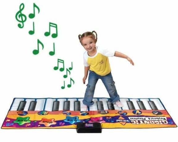 Напольный электронный коврик пианино

Gigantic keyboard playmat