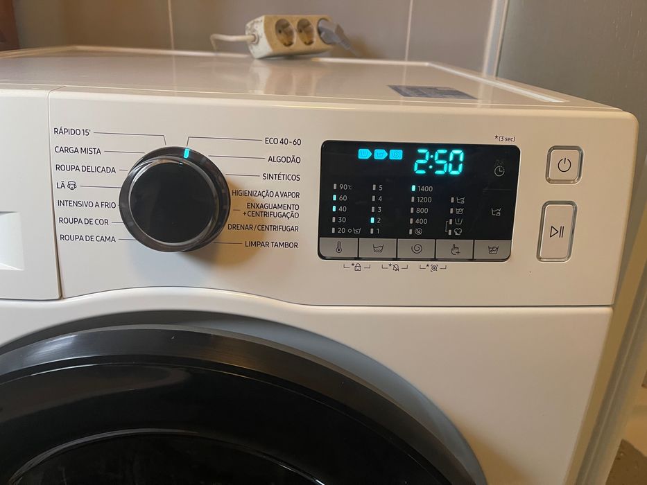 Máquina de lavar roupa Samsung