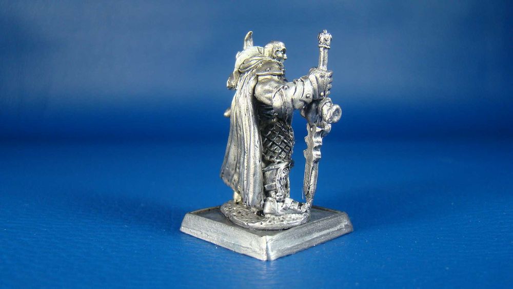 Metalowa Figurka Pogromca zła Borys do gry RPG DnD 30 mm