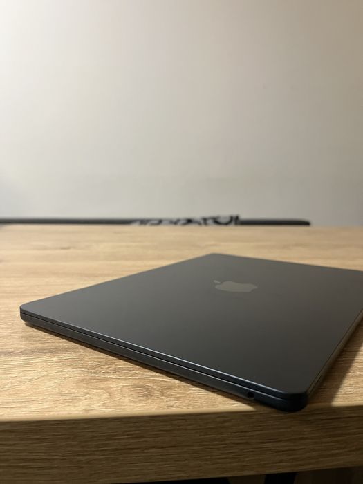 MacBook Air M2 8/256Gb 2022 АКБ 100% ноутбук б/у
