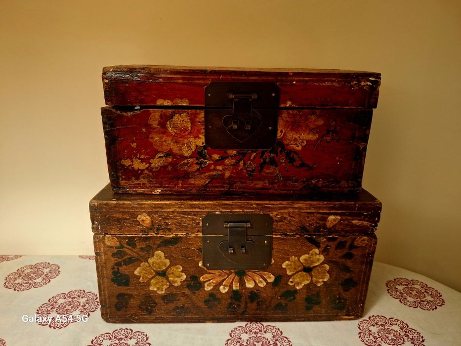 Vendem caixas antigas