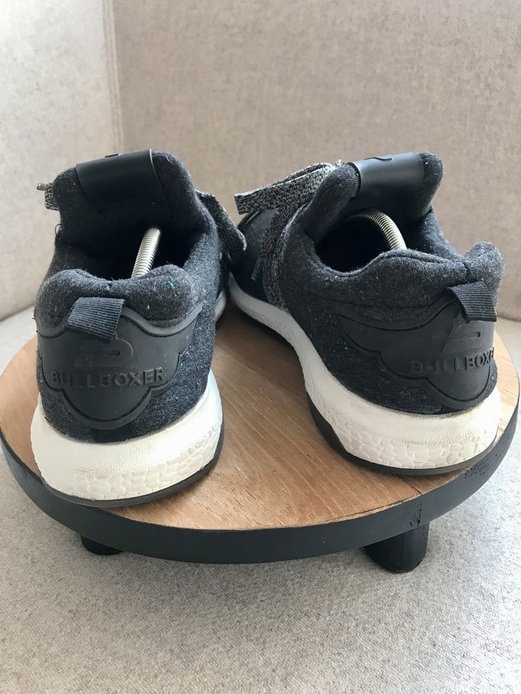 Sneakersy Bullboxer pełne materialowe 40
