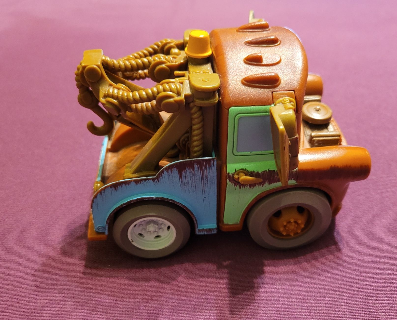 Samochodzik zabawka Złomek z serii "AUTA"