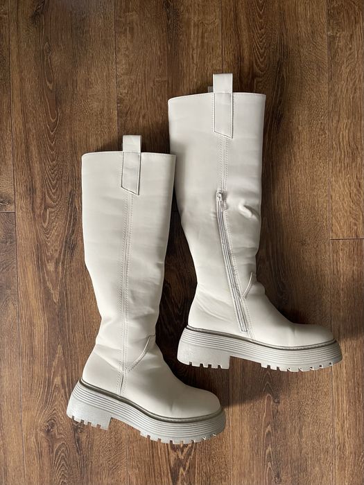 Базові високі чоботи бежевого кольору, 37 розмір