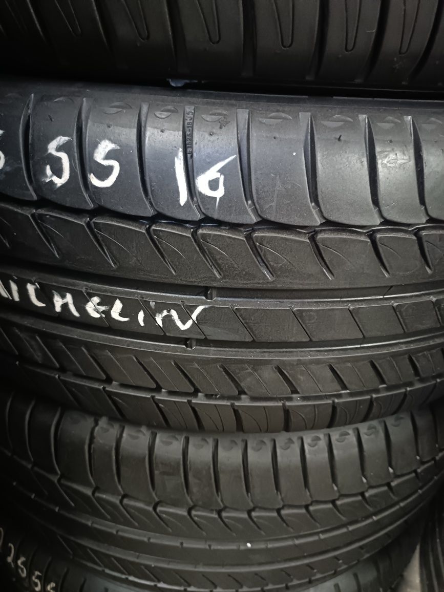 Pneus  225/55/16