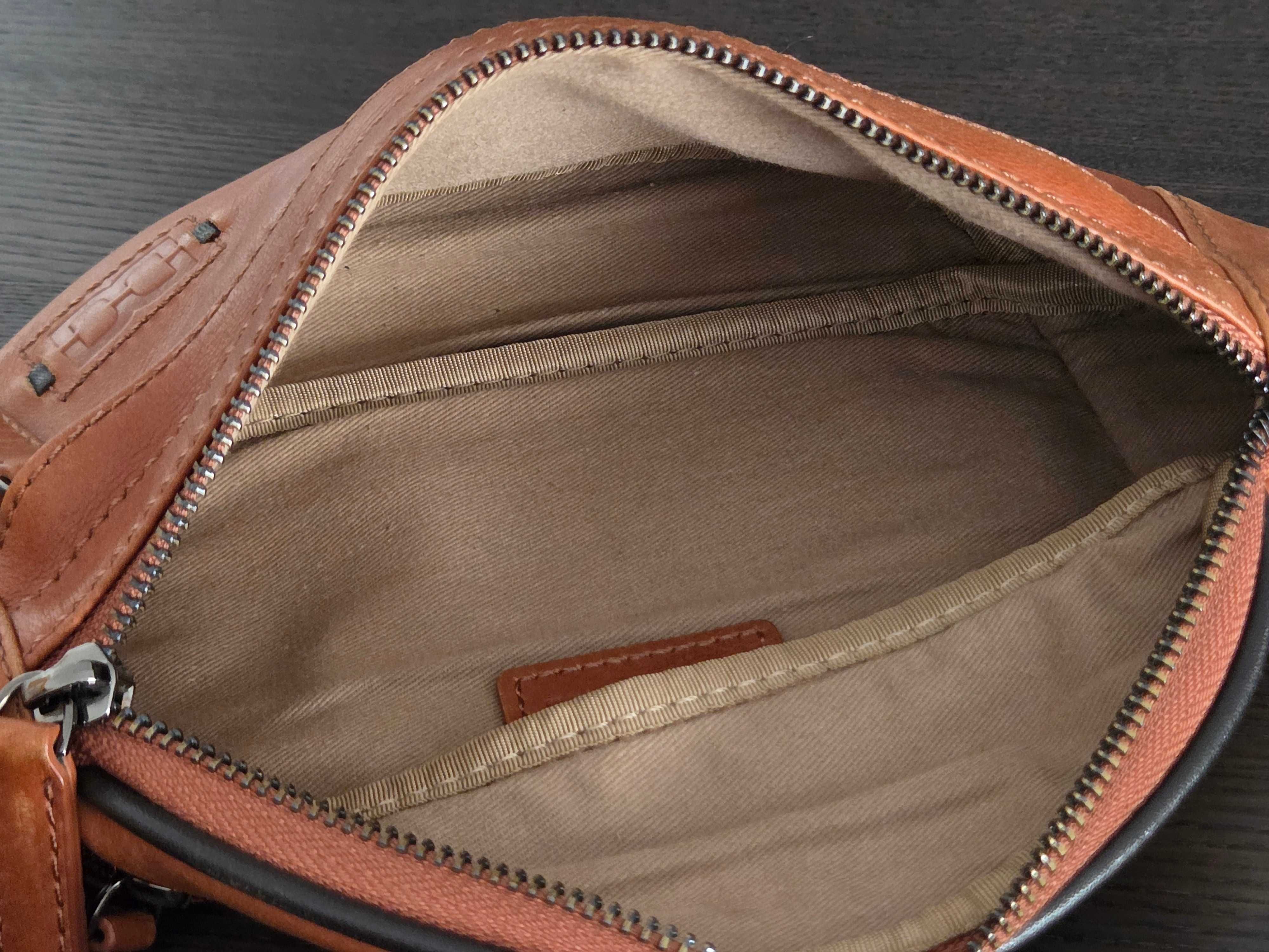 Bolsa de cintura em cabedal David William