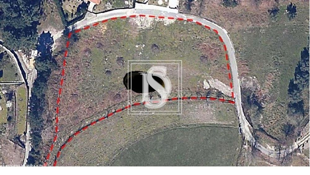 Terreno urbanizável situado em Pinheiro, Vieira do Minho