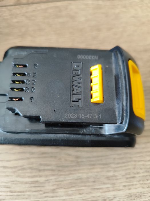 Wkrętarka udarowa DeWalt 18v+4ah, ładowarka, walizka