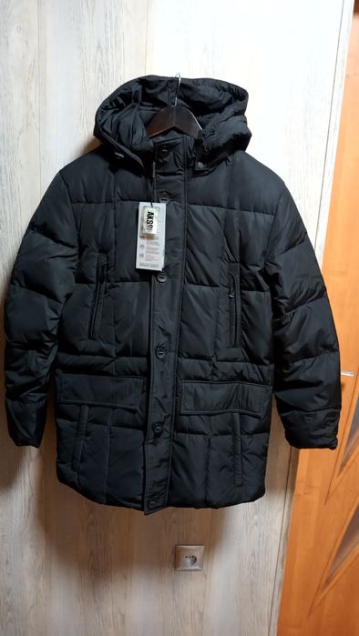 Куртка - пуховик.