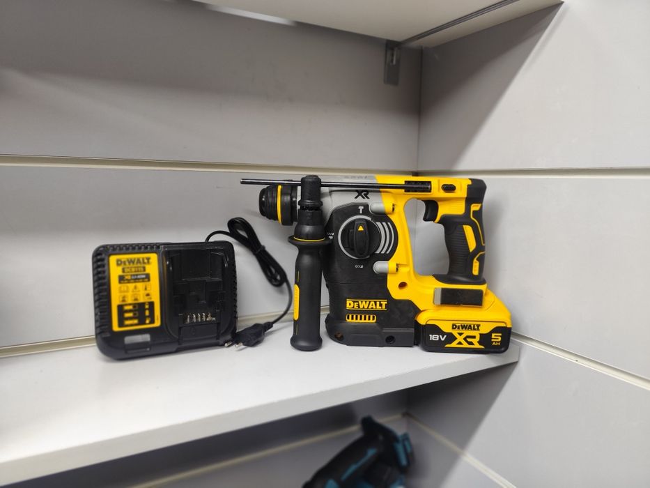 DeWal DHC273 вживаний акумуляторний безщітковий перфоратор Деволт