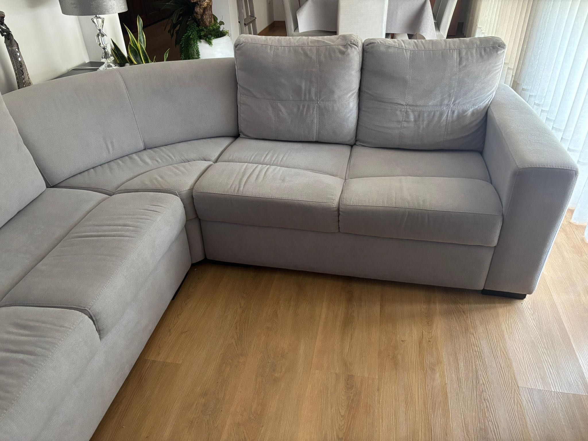 Sofá de Canto 5 Lugares – Tecido Suede Cinza Claro – Ótimo Estado