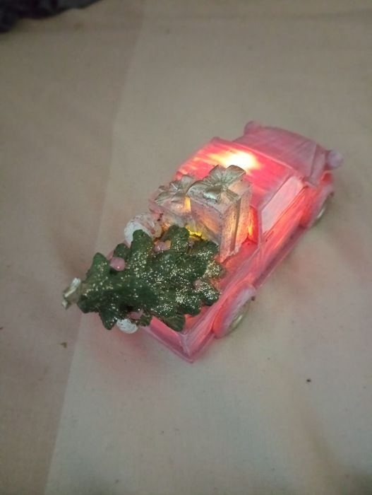 Сувенір машинка що світиться та везе ялинку