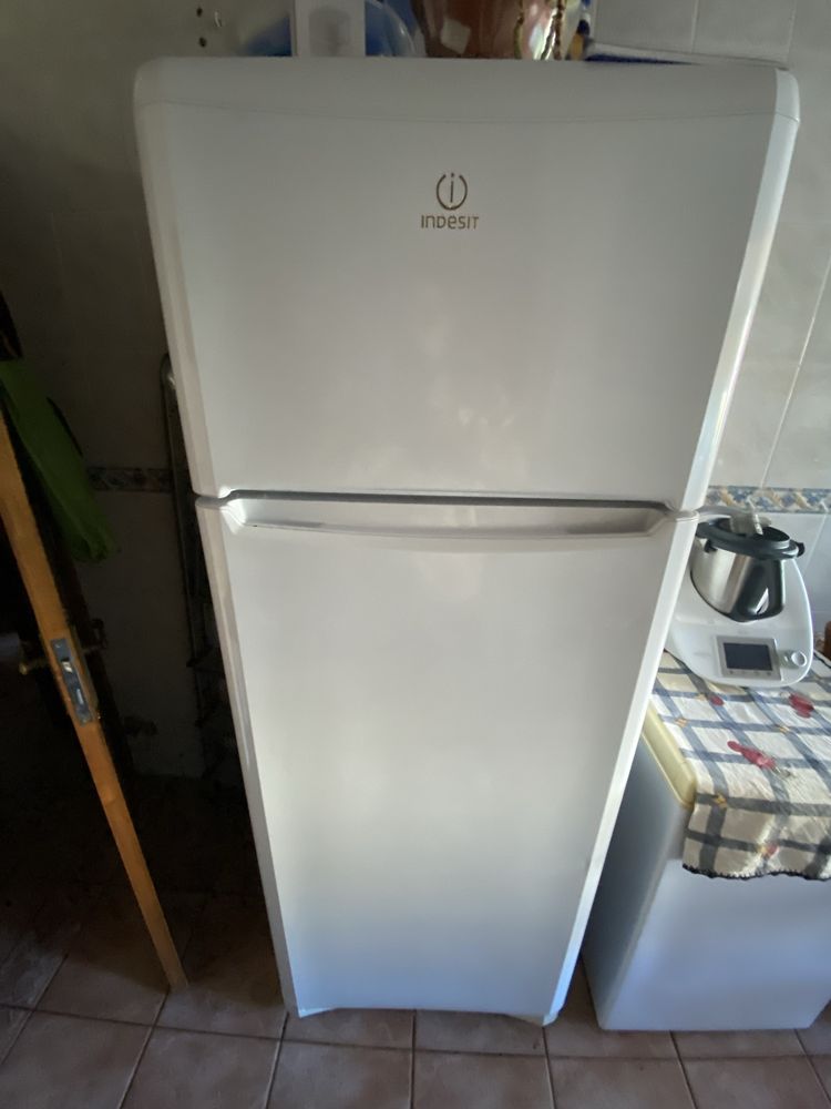 Frigorifico INDESIT ( NOVO praticamente)