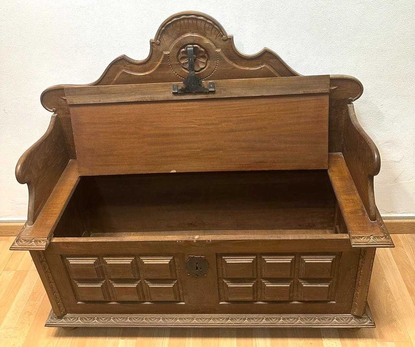 Banco antigo com arrumação, arca ou baú  120 cm comprimento