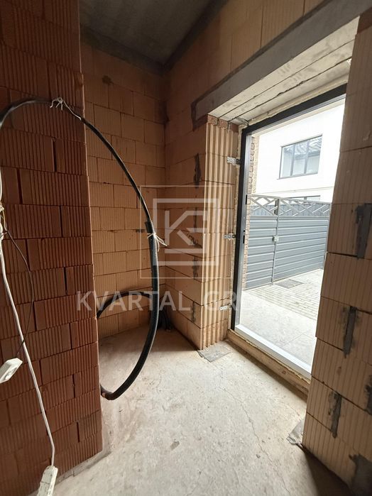 Шикарний таун в центрі, таун хаус під ремонт, кутовий таун