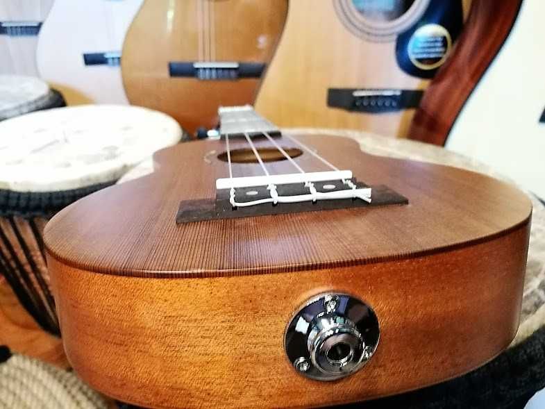 Mellow UKS-AMH solid top - elektroakustyczne ukulele sopranowe UKS AMH