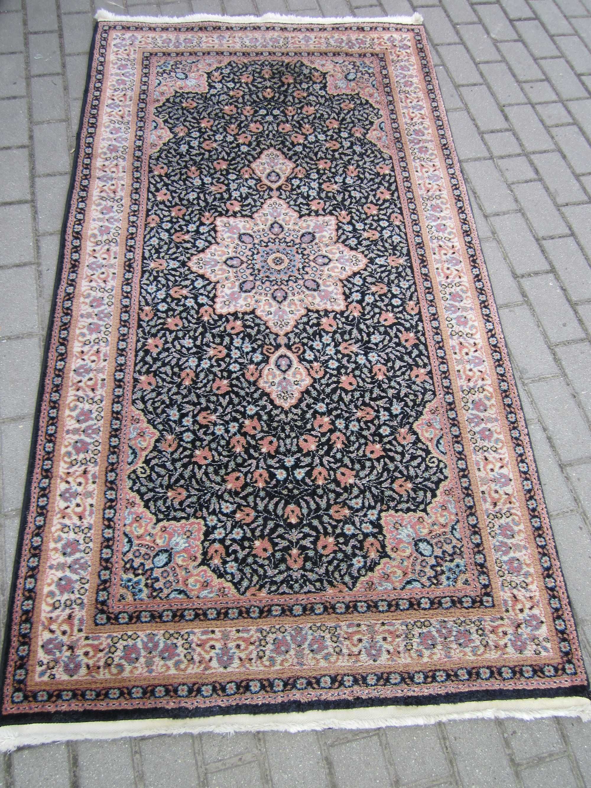 dywan wełniany maszynowy made in Turkey WyczYSZczOnY
