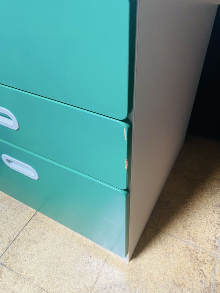 Mesa com gavetas IKEA