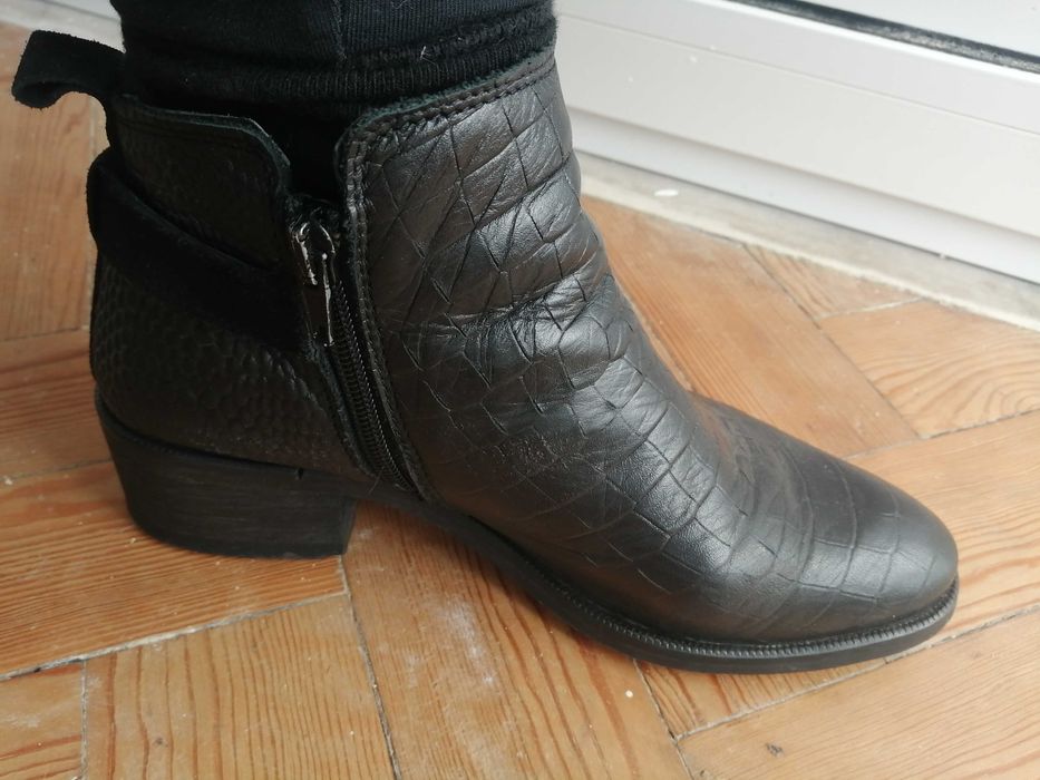 Botas pretas de cano curto nr. 37