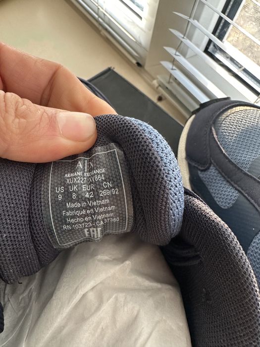 Продам кроссовки Armani