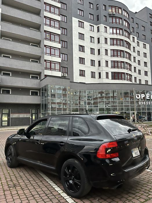 Porsche Cayenne !