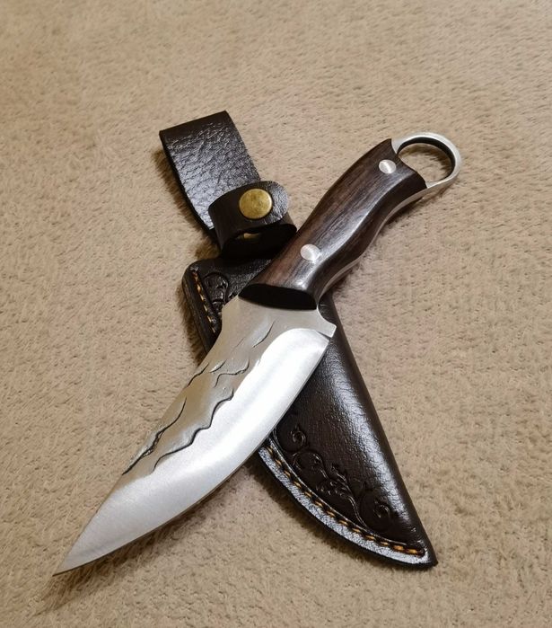 Ostry nóż myśliwski, wędkarski lub kuchenny z pożądanej stali