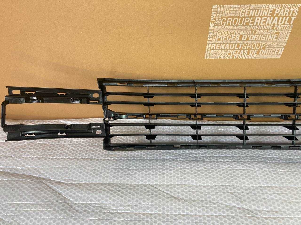 Решітка переднього бампера Renault Scenic 3 622549048R Оригінальна