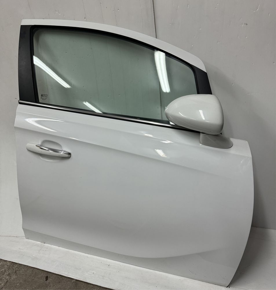 Opel Corsa E drzwi prawe przód przednie z40r