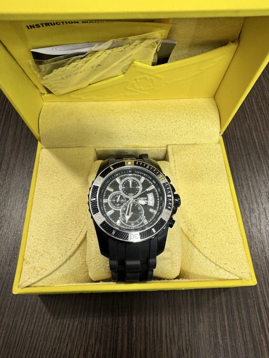 Продам жирные часы invicta