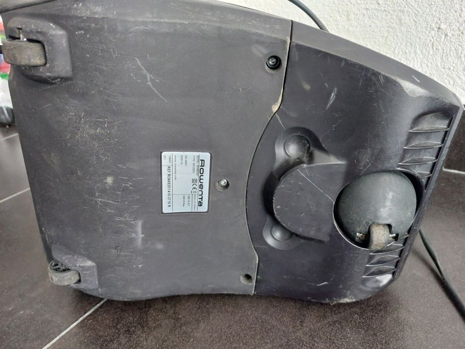 Aspirador Rowenta RO665201 a funcionar, com acessórios. Ler descrição