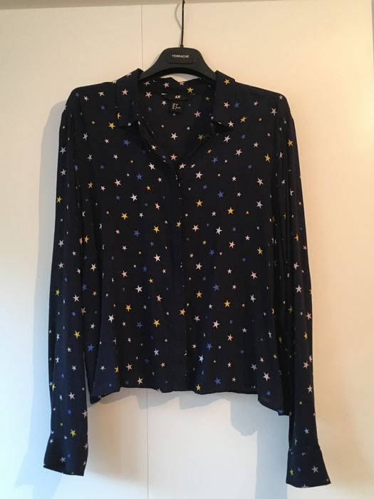Camisa azul com estrelas