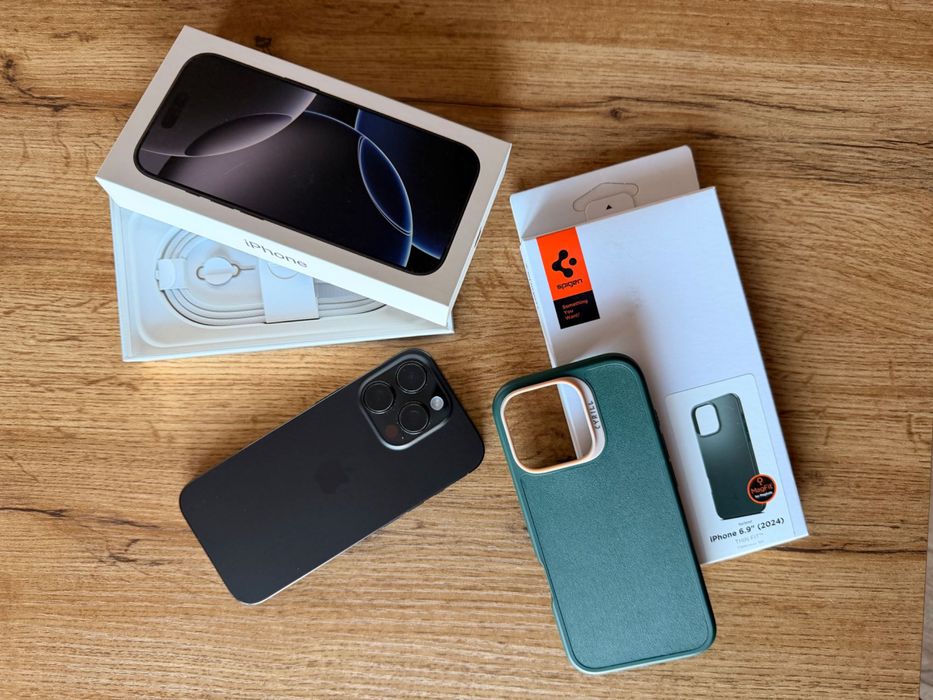 Apple iPhone 16 Pro 128GB Black Titanium - Stan idealny + Dodatki
