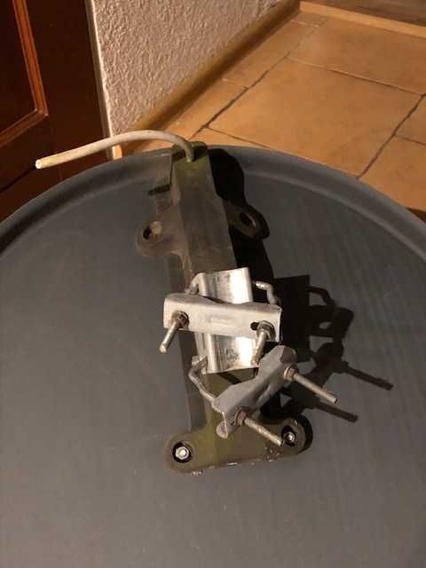 Antena satelitarna z konwerterem