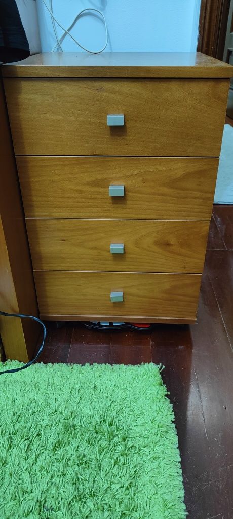 Conjunto Beliche, ,cadeira,secretária,comoda,e carpete